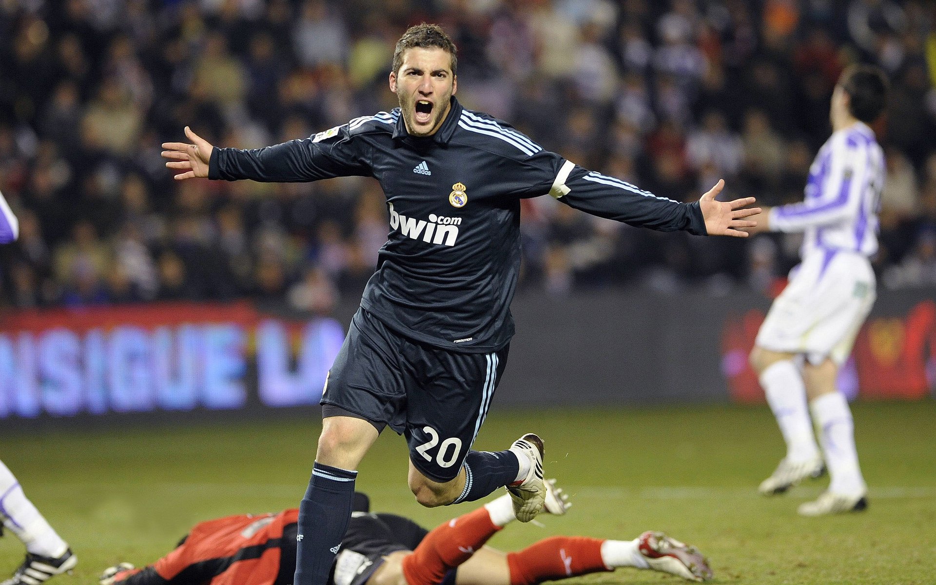 《《堡垒之夜》加入联邦主题季节，新增太空元素》，“堡垒之夜”