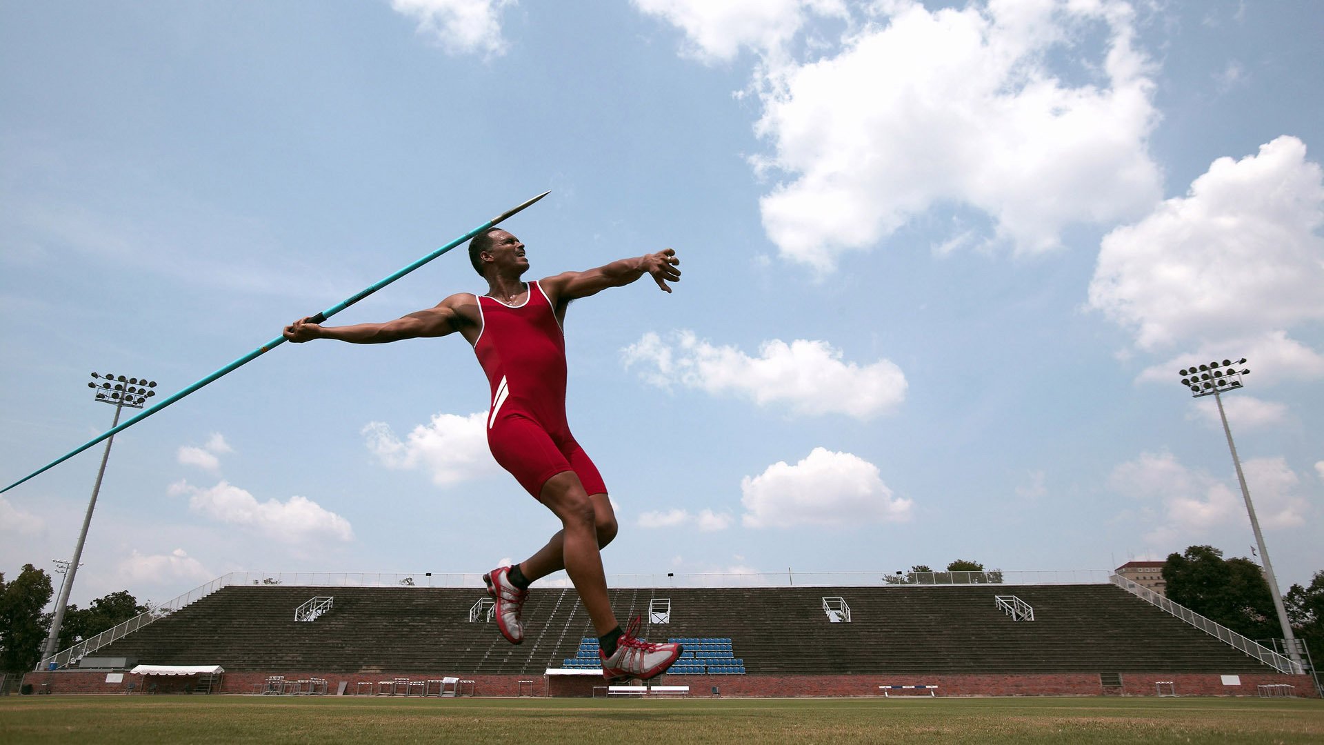 国际冲浪比赛，海浪争锋展现极限风采，国际冲浪协会